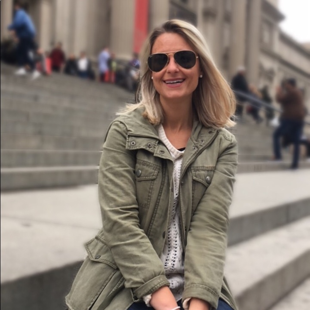 Meet your Posher, Elise